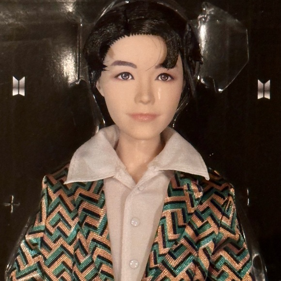 COPY - Mattel BTS Idol 7 Doll Set Suga, Jimin, RM, J-Hope, V ,Jin, Jung Kook 12… - Picture 5 of 9